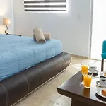 Comfortable Studio 3 Blocks From The Beach