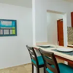 Comfortable Studio 3 Blocks From The Beach